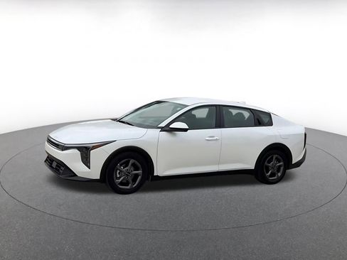 Used 2025 Kia K4 LXS image 9
