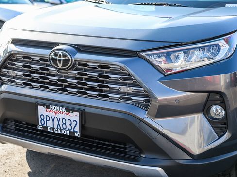 Used 2020 Toyota RAV4 Limited image 19