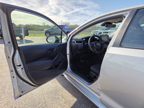 Used 2023 Toyota Corolla LE image 11