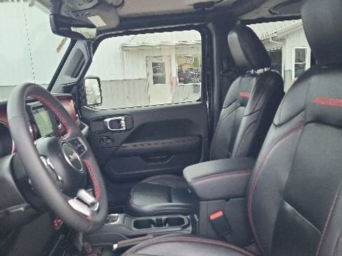 Used 2023 Jeep Gladiator Rubicon w/ Cold Weather Group AWD/4WD image 12
