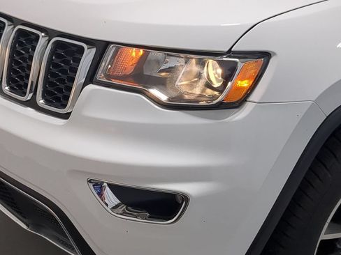 Used 2019 Jeep Grand Cherokee Limited AWD/4WD image 14