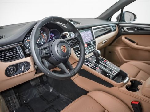 Certified 2026 Porsche Macan AWD/4WD image 4