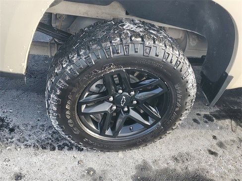 Certified 2023 Chevrolet Silverado 1500 Custom Trail Boss w/ LPO, Dark Essentials Package image 5