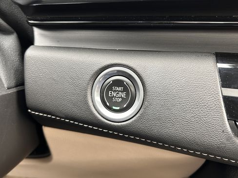 Used 2021 Cadillac Escalade Premium Luxury image 17