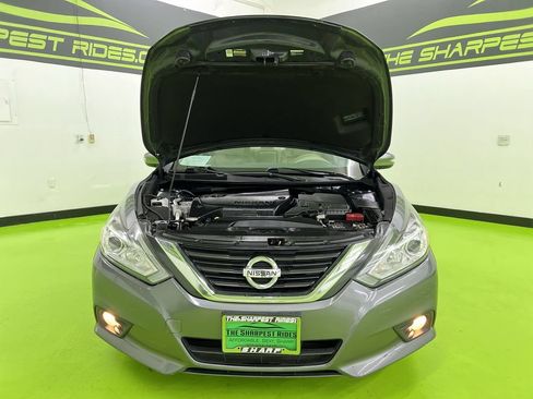 Used 2017 Nissan Altima 2.5 SV w/ Convenience Package FWD image 4