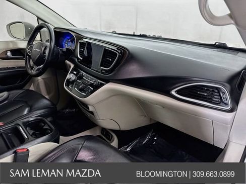 Used 2018 Chrysler Pacifica Touring-L w/ Premium Audio Group FWD image 28