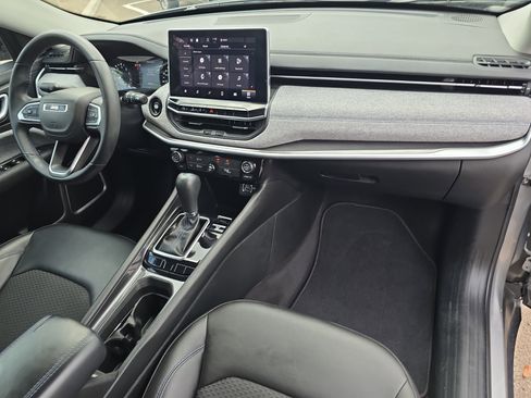 Used 2022 Jeep Compass Latitude image 11