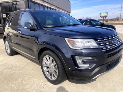 Used 2017 Ford Explorer Limited w/ Equipment Group 301A FWD image 6