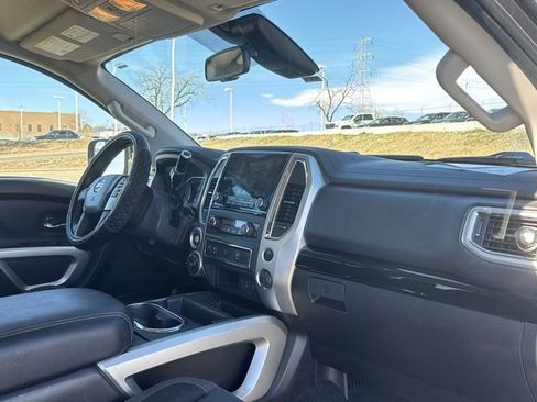 Used 2020 Nissan Titan SV w/ SV Convenience Package image 25