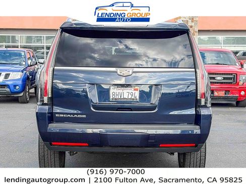 Used 2019 Cadillac Escalade ESV Premium Luxury AWD/4WD image 3