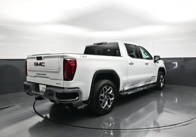 Used 2023 GMC Sierra 1500 SLT w/ SLT Premium Package AWD/4WD image 8