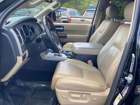 Used 2015 Toyota Sequoia Platinum RWD image 6