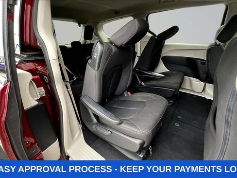 Used 2020 Chrysler Voyager LX FWD image 30