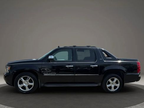 Used 2011 Chevrolet Avalanche LTZ image 8