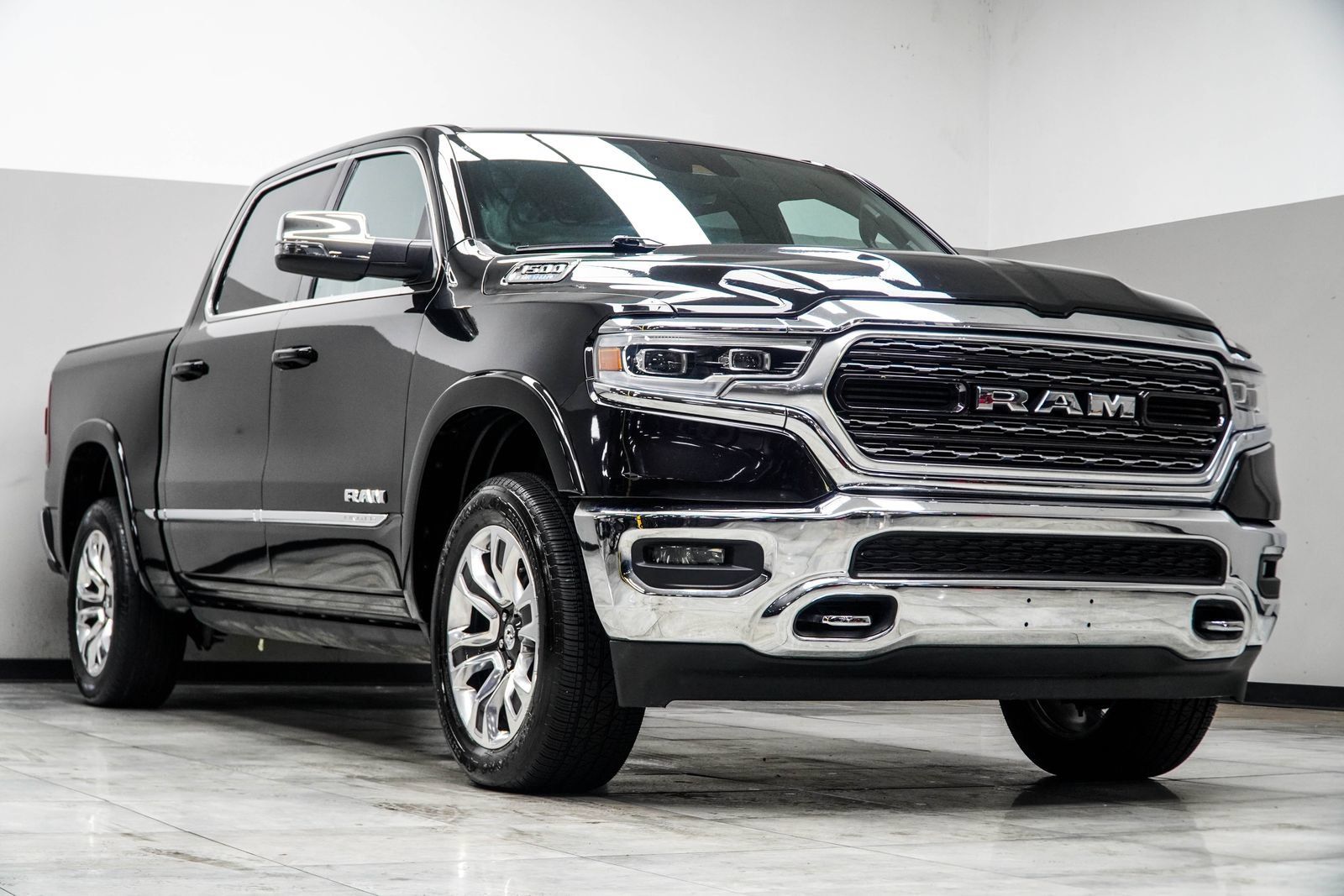 Used 2023 RAM 1500 Limited AWD/4WD image 5