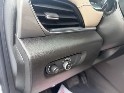 Used 2022 Chevrolet Traverse LS FWD image 20