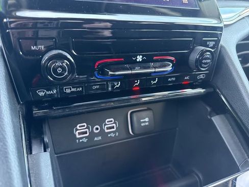 Used 2023 Jeep Grand Cherokee Laredo image 33