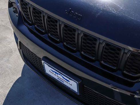 Used 2023 Jeep Grand Cherokee Altitude RWD image 8