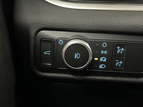 Used 2022 Ford Explorer XLT image 25