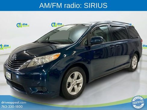Used 2011 Toyota Sienna LE image 1