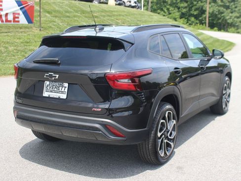 Used 2025 Chevrolet Trax RS w/ Sunroof Package FWD image 8
