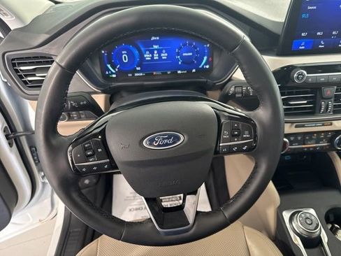 Used 2022 Ford Escape SEL w/ Technology Package FWD image 29