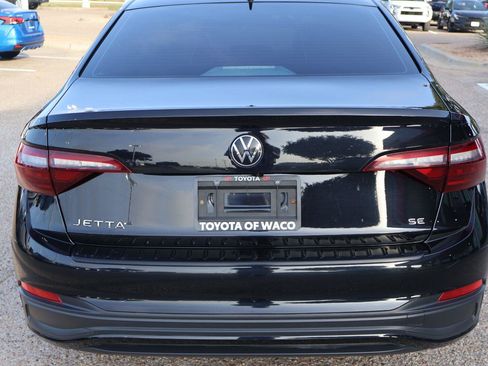 Used 2023 Volkswagen Jetta SE w/ Panoramic Sunroof Package FWD image 4