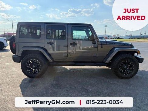 Used 2017 Jeep Wrangler Unlimited Sahara AWD/4WD image 5