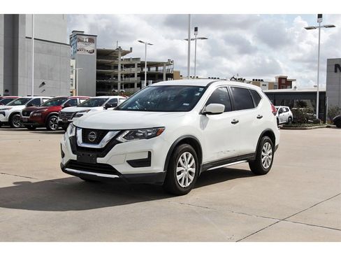 Used 2020 Nissan Rogue S image 2
