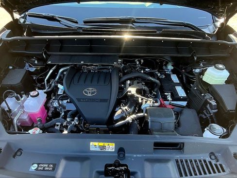 Used 2025 Toyota Highlander Platinum image 10