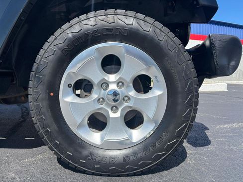 Used 2013 Jeep Wrangler Unlimited Sahara w/ Connectivity Group AWD/4WD image 30