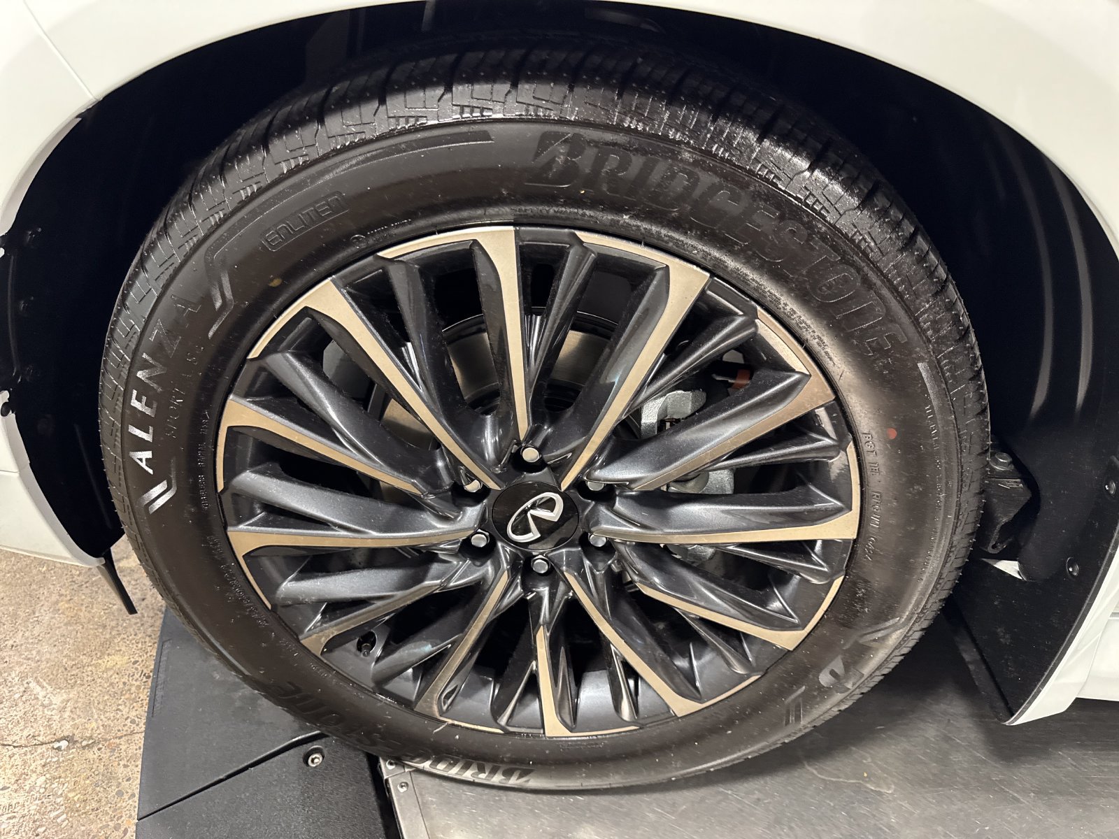 New 2026 INFINITI QX80 Autograph AWD/4WD image 2