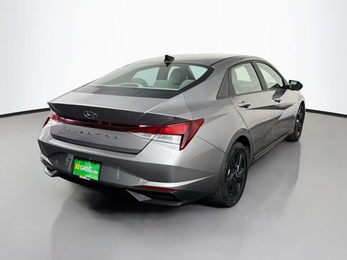 Used 2023 Hyundai Elantra SEL w/ Preferred Accessory Package FWD image 10