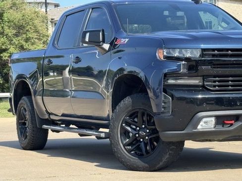 Used 2021 Chevrolet Silverado 1500 LT Trail Boss w/ Convenience Package II AWD/4WD image 3
