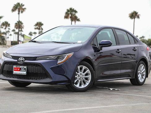 Certified 2022 Toyota Corolla LE w/ LE Convenience Package FWD image 1