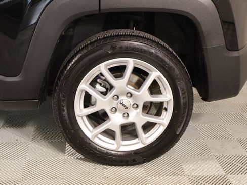 Used 2023 Jeep Renegade Latitude AWD/4WD image 18