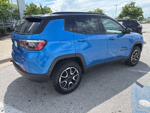 Used 2025 Jeep Compass Trailhawk AWD/4WD image 29