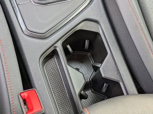 Used 2024 Volkswagen Tiguan SE image 16