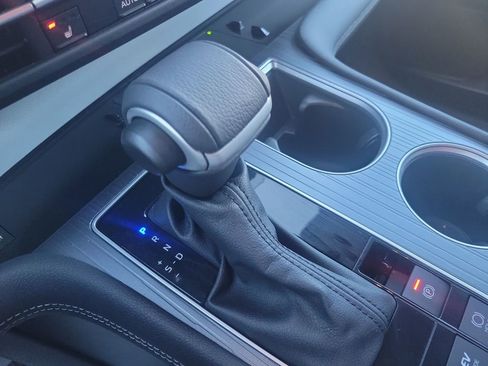 Used 2025 Toyota Sienna XLE image 30