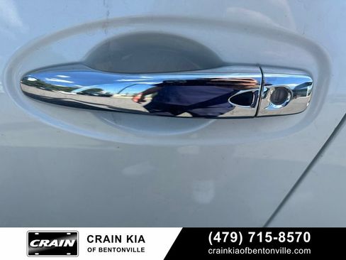 Used 2017 Nissan Rogue SV w/ SV Premium Package FWD image 11