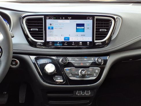 Used 2023 Chrysler Pacifica Touring-L w/ S Appearance Package image 11