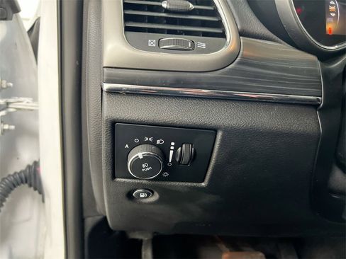 Used 2019 Jeep Grand Cherokee Limited image 18