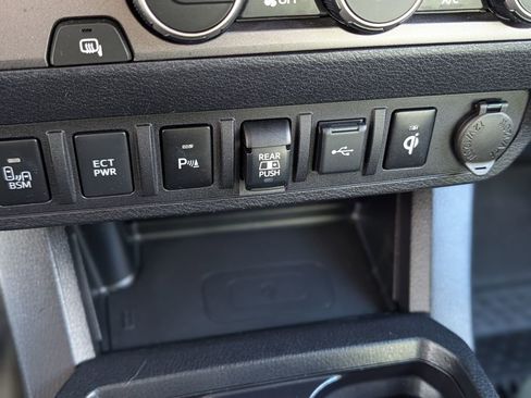 Used 2021 Toyota Tacoma TRD Sport w/ Technology Package RWD image 30