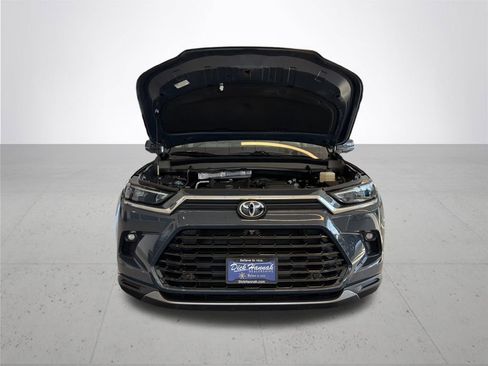 Used 2024 Toyota Grand Highlander AWD image 4