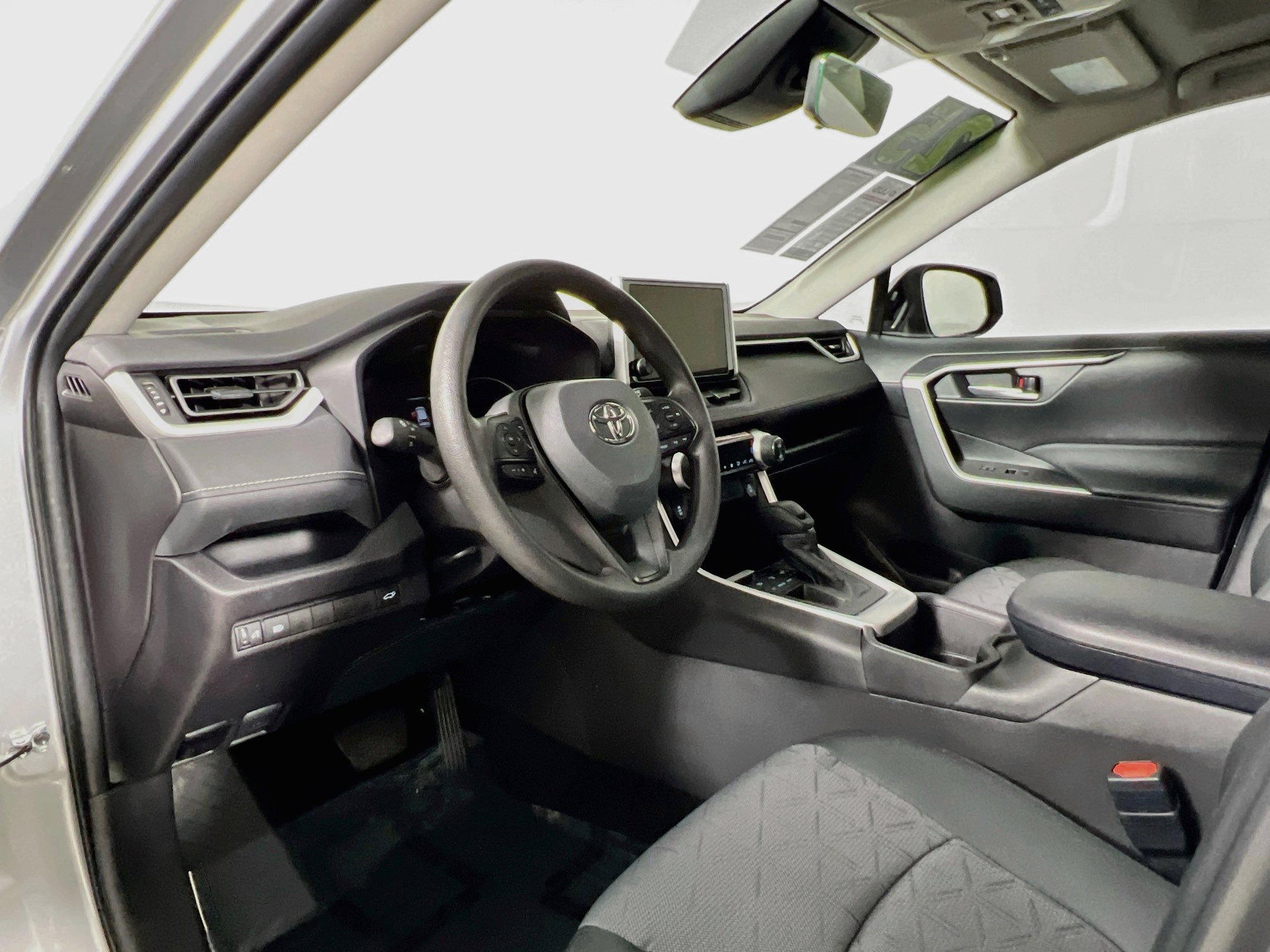 Used 2025 Toyota RAV4 XLE w/ Convenience Package FWD image 30