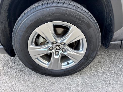 Used 2022 Toyota RAV4 XLE image 7