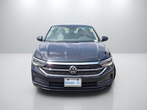 Used 2024 Volkswagen Jetta SE FWD image 2
