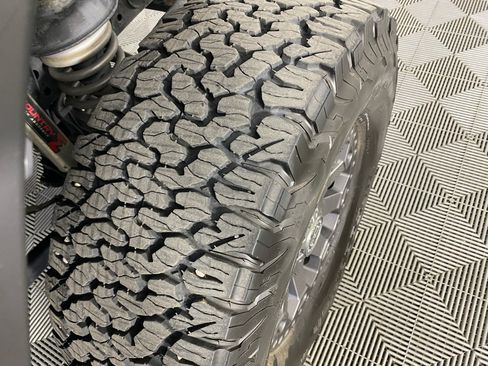Used 2021 Jeep Gladiator Rubicon AWD/4WD image 13