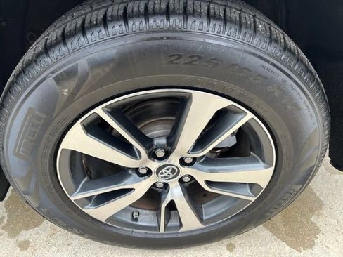 Used 2017 Toyota RAV4 XLE w/ Plus Extra Value Package AWD/4WD image 10