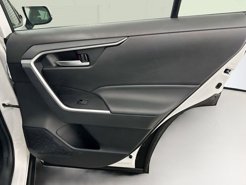 Used 2025 Toyota RAV4 XLE image 31